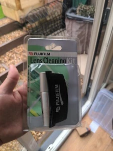 Genuine Fujifilm Lens Cleaning Kit - Picture 1 of 5
