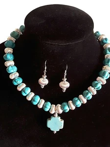 Set collana e orecchini traforati con placca turchese e argento intagliati - Foto 1 di 5