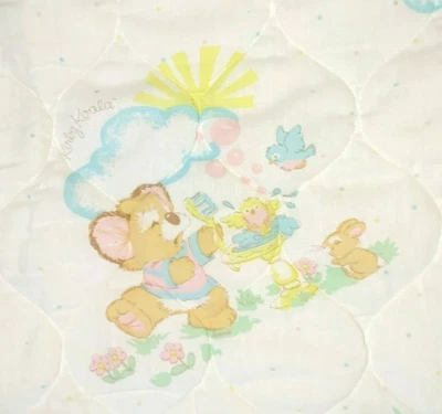 Manta acolchada para cuna de bebé Kirby Koala Curity blanca pastel 32x42 Lovey difícil de encontrar de colección Foto 1 de 4