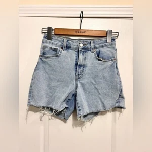 H&M Cutoff Jean Shorts Light Wash 5 Pockets - sz 6 - Picture 1 of 4
