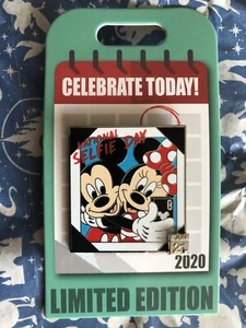 Prendedor de Mickey y Minnie Mouse Disney National Selfie Day 2020 edición limitada - Imagen 1 de 7