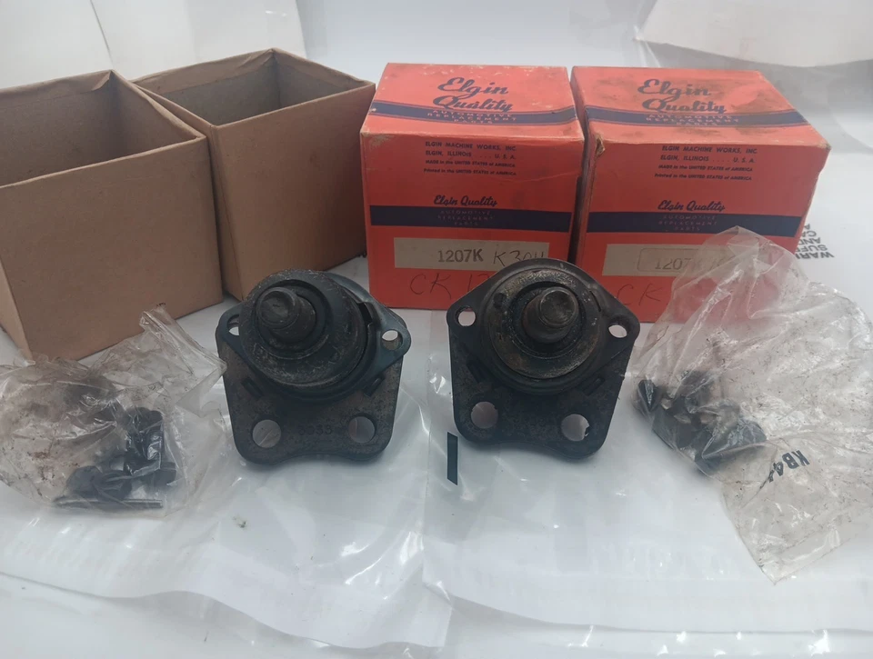 PAR DE RÓTULAS INFERIORES PARA 1961 - 1969 AMC MARLIN CLÁSICO EMBAJADOR HECHO EN EE. UU. Foto 1 de 4