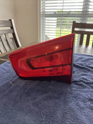KIA SPORTAGE 2014-2016 PASAJERO TAPA DERECHA LUZ TRASERA OEM Foto 1 de 4