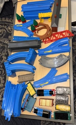 Thomas & Friends TOMY Tren Lote Pista Azul con Trenes 80 + Piezas Foto 1 de 4