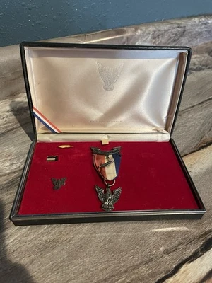 DE COLECCIÓN EAGLE SCOUT Boy Scouts Rango MEDALLA Y PALMERAS BSA Pin Insignia Premio. Foto 1 de 4
