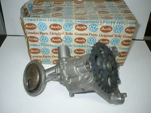POMPA OLIO MOTORE VOLKSWAGEN GOLF IV  JETTA II POLO  VENTO 030115105D - Picture 1 of 4