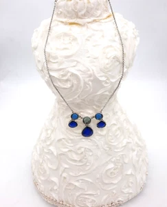 Collar de estrás azul en tonos plateados Liz Claiborne Est 1976 - Imagen 1 de 6