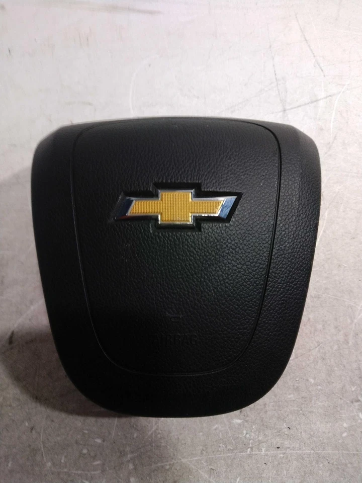 2016 Chevrolet Cruze Steering Wheel Air Bag - Used, Silver, 93K Miles - Imagem 1 de 3