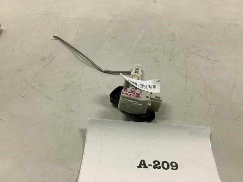 2003 AUDI A4 SEDAN TRUNK LID RELEASE SERVO MOTOR OEM+ - Image 1 of 4