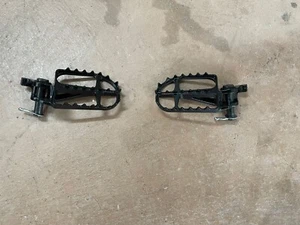 NEW 2024 Kawasaki KX450 OEM Foot Pegs KX 250 450 2019 - 2025 #4 - Bild 1 von 8