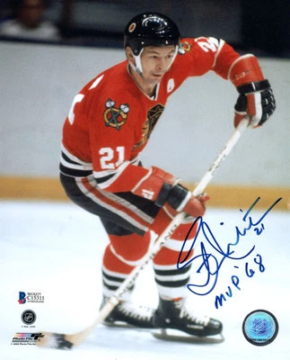 FOTO 8x10 firmada por Stan Mikita + MVP 68 CHICAGO BLACKHAWKS LEYENDA BECKETT BAS Foto 1 de 2