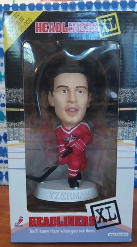 Steve Yzerman Headliners XL NHL Detroit Red Wings Figure Limited Edition 1998 Cover