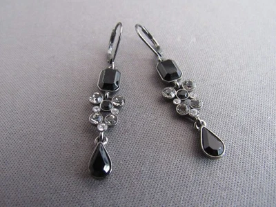 PENDIENTES PERFORADOS VINTAGE GIVECHY GUN METAL ESTRÁS NEGRO Foto 1 de 4