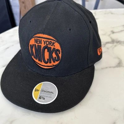 NEW ERA NBA NEW YORK KNICKS LOGO HARDWOOD 59FIFTY HAT BLACK ORANGE 6 7/8 - Image 1 of 4