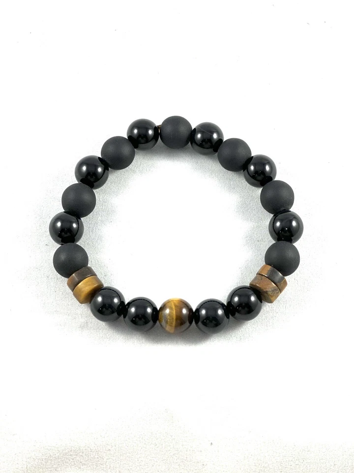 Mezcla de ónix negro pulido y mate con ojo de tigre dorado. Pulsera elástica hombre 12mm. Foto 1 de 1