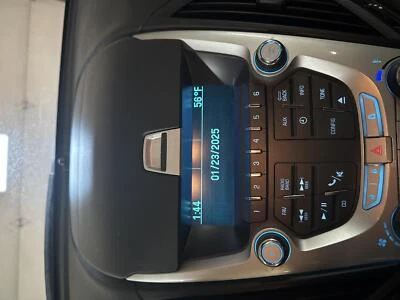 Pantalla de infoentretenimiento usada se adapta a: Chevrolet Equinox 2013 tablero inferior 7`` LT grado A Foto 1 de 4