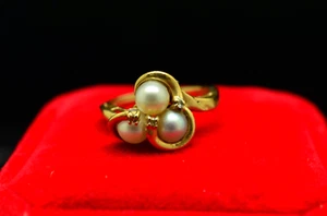 10K Yellow Gold three natural white pearl ring band w/ diamonds size 4.75 - Picture 1 of 6