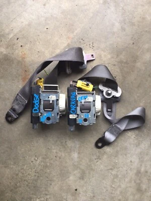 Cinturones de seguridad Dodge Grand Caravan ambos lados 2011 2012-2013-2014-2015-2016-2017 Foto 1 de 4