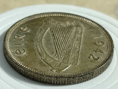 Rica gema de oro tonificada sin circular 1942 IRLANDA FLORÍN PLATA SALMÓN CON SOPORTE  Foto 1 de 4
