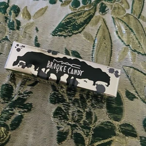 MAC Brooke Candy Lippenstift - Mind Control - Bild 1 von 3