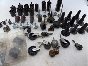 Riesiges Set Vintage breit groß braun Metall Kunststoff Bettgestell Rollen Füße - Bild 1 von 21