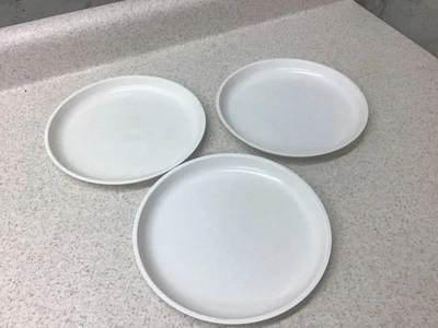 Lot 3 Vintage Rarely Seen Round Hi-Heat Microwave  Anchor Hocking Plates 7 3/4" - Image 1 of 4
