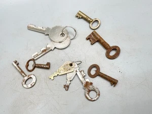 VINTAGE KONVOLUT SKELETT SCHLÜSSEL SCHRANK SAFE SCHLOSS SCHLÜSSEL RESTPOSTEN ANTIKBESCHLÄGE - Bild 1 von 6