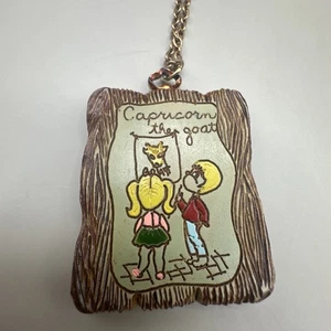 Vintage L Razza Steinbock Sternzeichen Anhänger Halskette 60er Jahre Resin - Bild 1 von 4