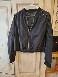 Rock & Republic Women’s Black Laced Detail Cropped Bomber Jacket Size XL - Picture 1 of 7