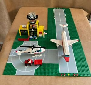 6392 Lego Complete Town Classic Airport  Vintage set 1985 airplane helicopter