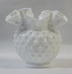 Jarrón Fenton Blanco Vidrio Leche Hobnail Borde con Volantes Rose Bowl 4" x 5" De Colección - Imagen 1 de 8