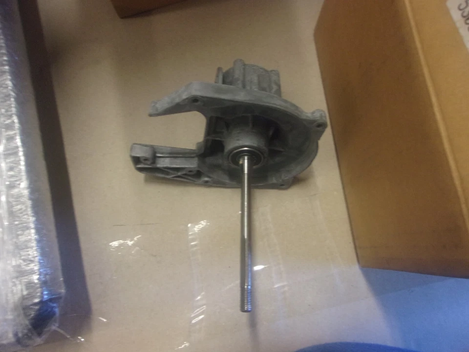 OEM HUSQVARNA AYP 530071456 CRANKSHAFT ASSEMBLY - Image 1 of 1