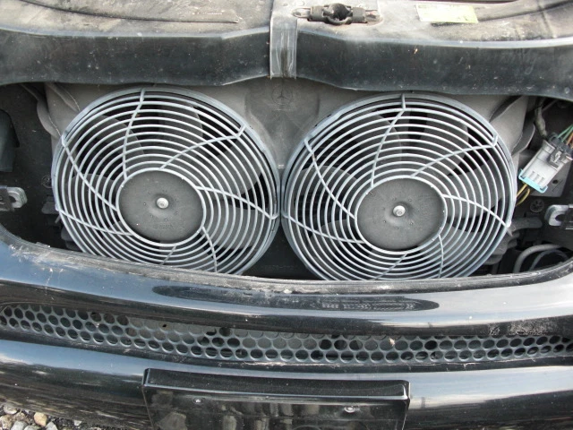 1998 1999 2000 2001 MERCEDES ML320 ML430 W163 RADIATOR COOLING FAN - Image 1 of 1