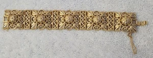 VINTAGE CROWN TRIFARI GOLDTONE FLORAL PANEL LINK BRACELET 1955-1969 Safety Clasp - Picture 1 of 6