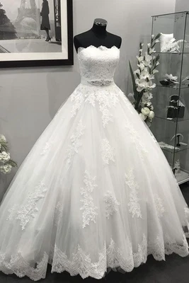 Elegant Wedding Dresses Lace Appliques A Line Tulle Sweep Train Bridal Gown - Image 1 of 3