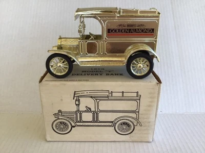 Hersheys Golden Almond 1913 FORD MODEL ‘T’ VAN 1:24 Die Cast 1989 ERTL - Image 1 of 4