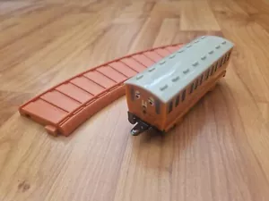 RARE DEAGOSTINI THOMAS & FRIENDS COLLECTION - ANNIE COACH + TRACK - Picture 1 of 3