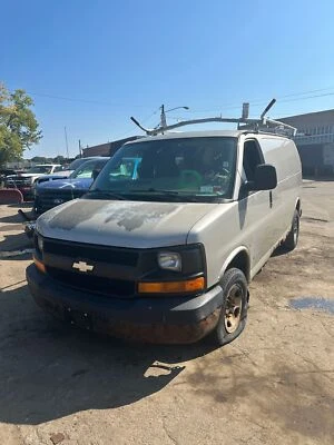 Conjunto de luz trasera derecha usado se adapta a: camioneta Chevrolet Express 3500 2006 grado derecho Foto 1 de 4