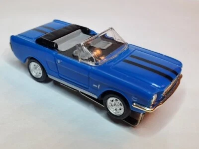 MUSTANG CONV. RAYAS AZULES/NEGRAS, HO Slot Car, ULTRA G LLANTAS/NEUMÁTICOS NUEVOS "ranurados" Foto 1 de 4