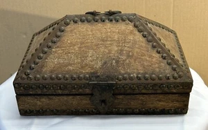 Vintage Indische Holz Mitgift Box Primitive Eisen Klapp Nieten Griff Geometrisch Top - Bild 1 von 15