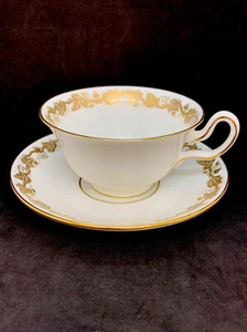 Wedgwood Whitehall weiße Teetasse (Pfingstrosenform) und Untertasse - wunderschön! - Bild 1 von 8