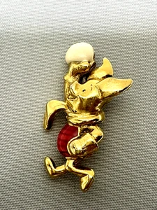 Vintage Disney Gold Tone Enamel Brooch Pin Winnie the Pooh - Piglet - Picture 1 of 5