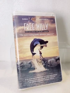 Free Willy VHS Video Tape Clamshell Case Jason James Richter, Lori Petty - Picture 1 of 6