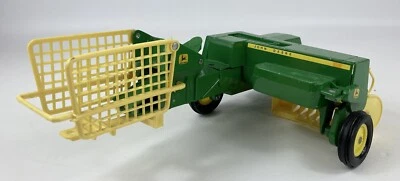 ERTL John Deere Square Hay Kick Baler 585 Diecast 1:16 Scale Vintage - Image 1 of 4