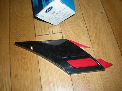 NOS 1989 1990 FORD TEMPO UPPER REAR DOOR MOULDING RH - Image 1 of 2