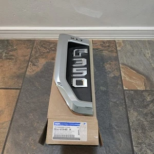 OEM F-350 XLT SUPER DUTY VENT INSERT 17-2022 EMBLEM BADGE LEFT NEW HC3Z16720BD - Picture 1 of 11