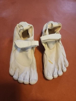 Vibram Fivefingers KSO Vintage Blanco Mujer 21W1410 Talla 6.5-7 Manchas  Foto 1 de 4