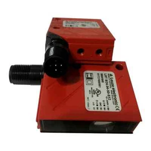 Leuze LRT 8/24.04-50-S12 sensor - Picture 1 of 4