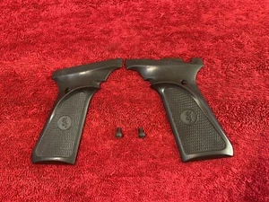 Browning Buckmark Grips & Screws- Black Rubber- .22LR- 27802A - Picture 1 of 4