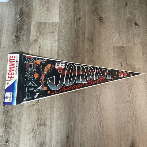 Vintage NEW 1980s NBA Chicago Bulls MICHAEL JORDAN Wall Pennant Cover